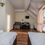 Πανσιόν Pod Samowarem 3*
