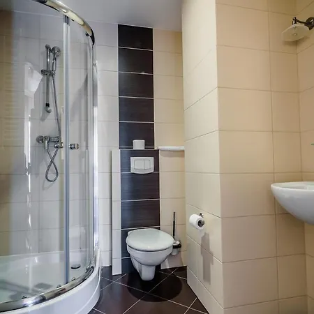 Pod Samowarem בית הארחה 3*